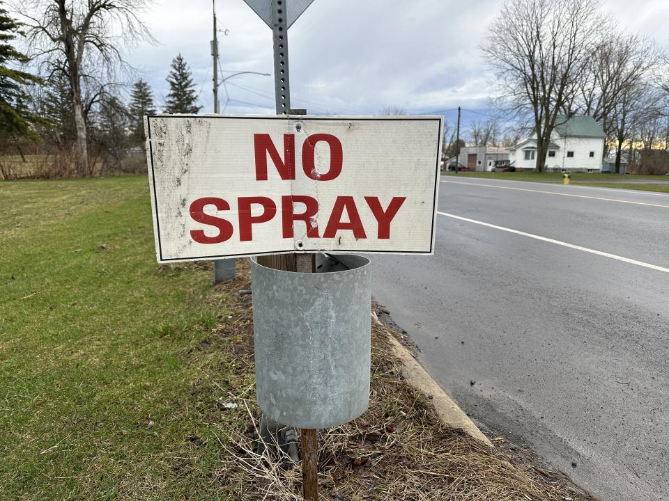no spray signage