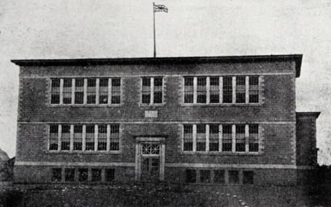 A photo of the North Mountain Consolidated School from the Harkness Book. 