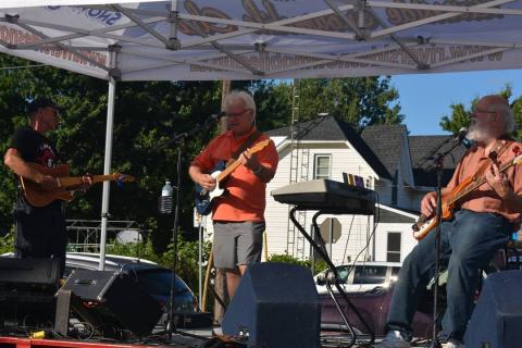 Hallville meet me on main street live band on stage