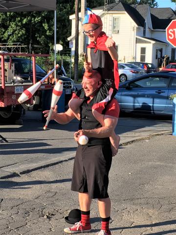 street performer juggling