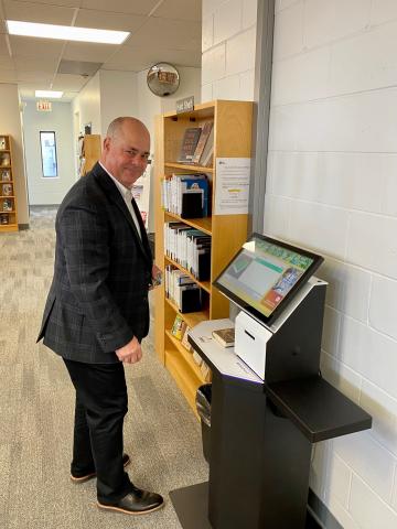  Pictured, North Dundas Mayor Tony Fraser tests out the new self-checkout machine at the Winchester Branch of the SDG Library. 