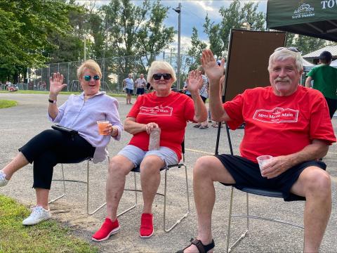 MMOMS Guests sitting on lawn chairs